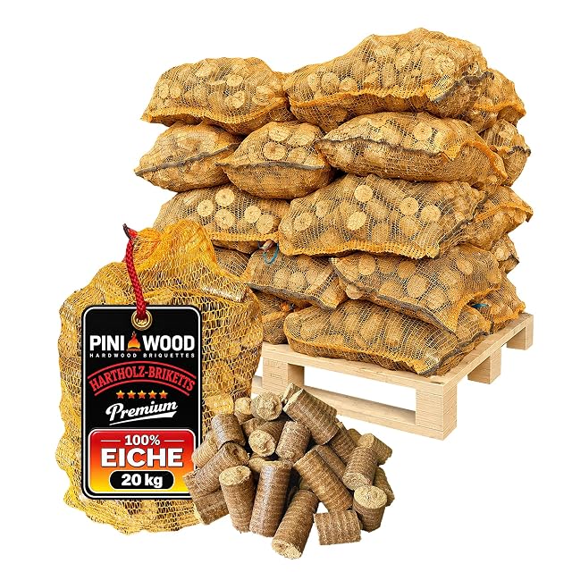 A 500 kg pallet of twenty-five 20 kg mesh sacks of round 55 mm oak briquettes
